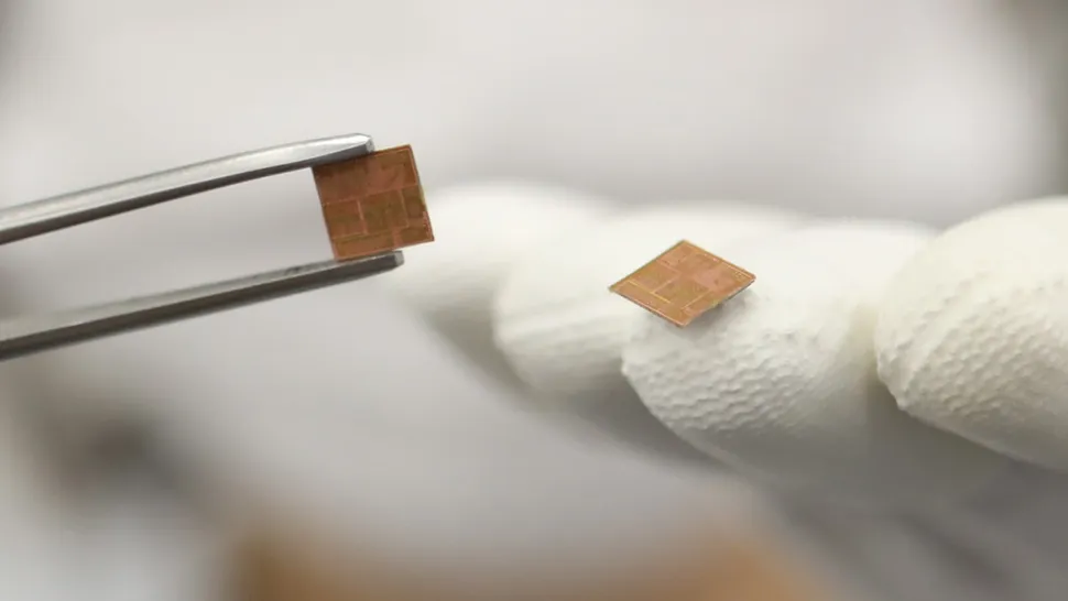 LG Innotek用铜柱取代焊球再减薄智能手机